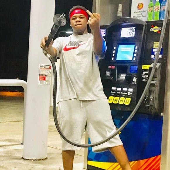 Denzel Scott - Poshmark Profile Picture of Denzel Scott (@scottdenzel15) on Poshmark