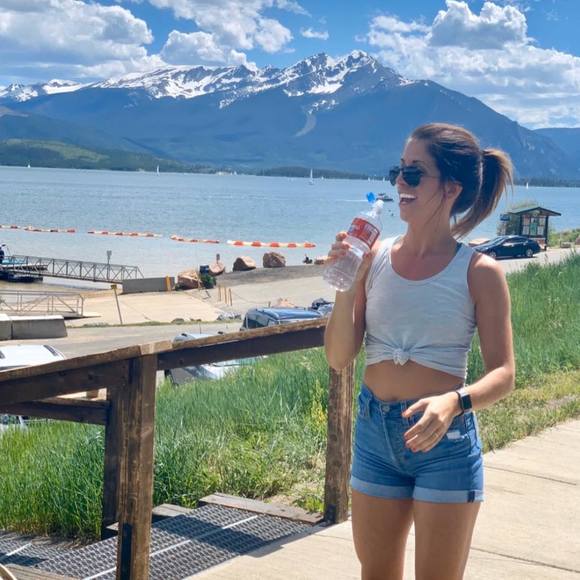 Profile Picture of Nikki Shumann (@shuma396) on Poshmark