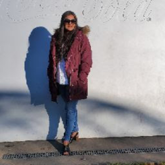 Profile Picture of Shailee Patel (@shaileepatel99) on Poshmark
