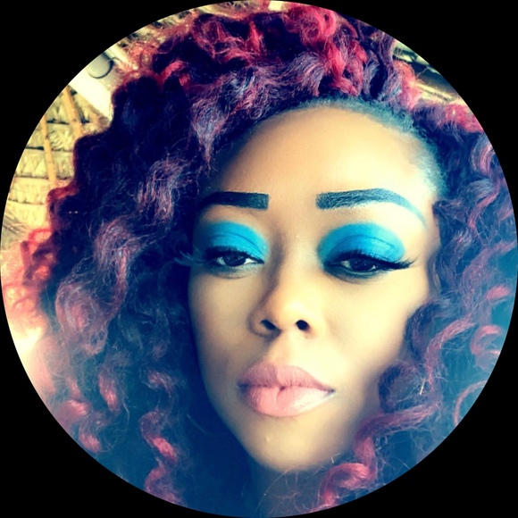 Profile Picture of Zee Zee (@kountrygirl254) on Poshmark