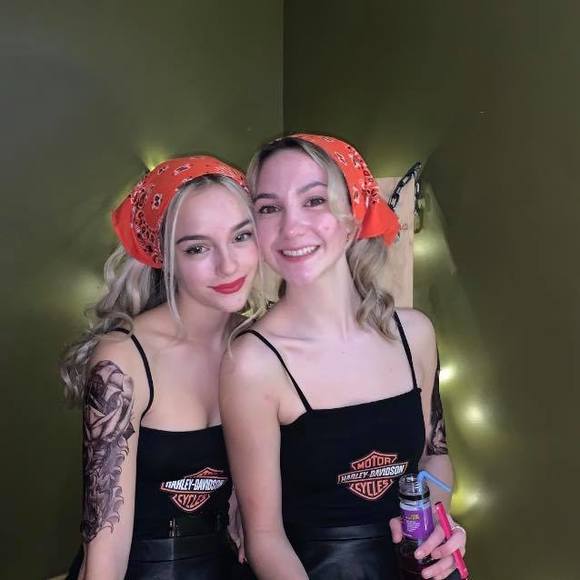 Profile Picture of Carly Lund (@carlylund) on Poshmark