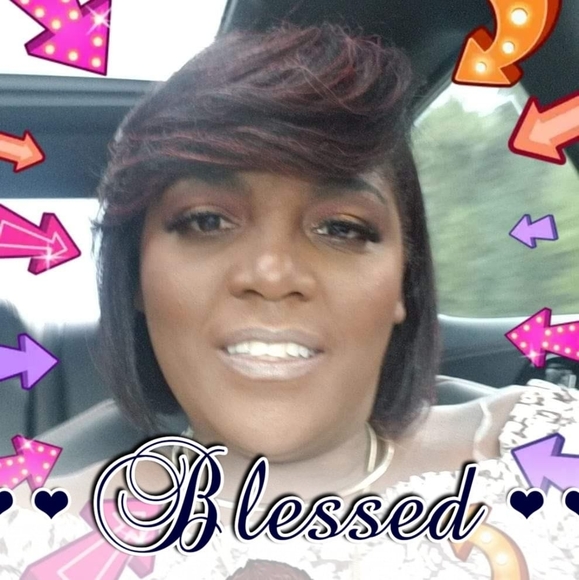 Profile Picture of Latonya Lovelace (@ltlovelace) on Poshmark