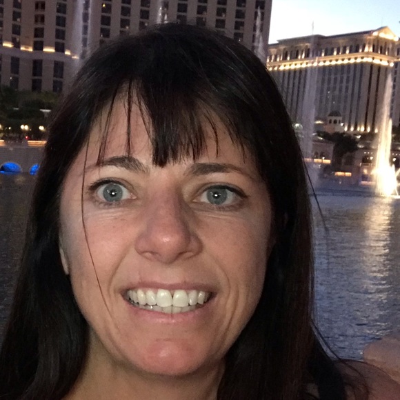 Profile Picture of Rebecca Sausner (@rdsausner) on Poshmark