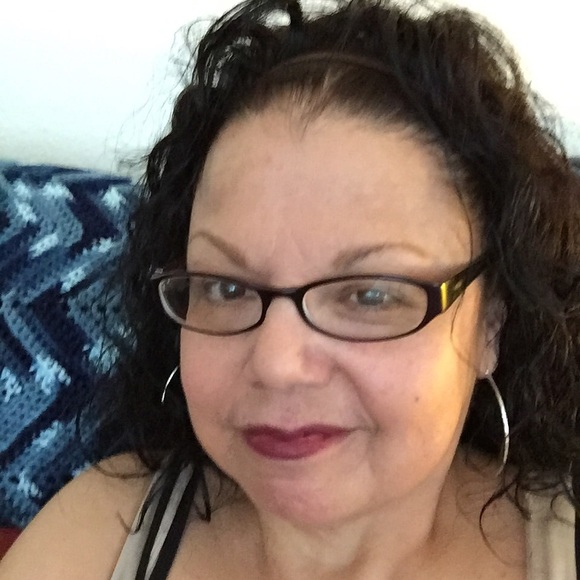 Profile Picture of Carol Carlton (@carolcarlton) on Poshmark