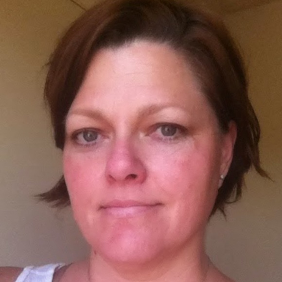 Profile Picture of Nancy Barnes (@nlbarnesdroid) on Poshmark