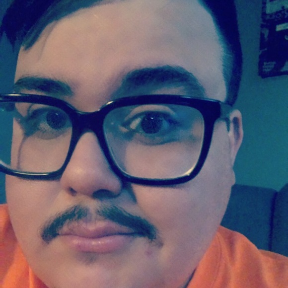 Profile Picture of James Davis (@oddliodd) on Poshmark