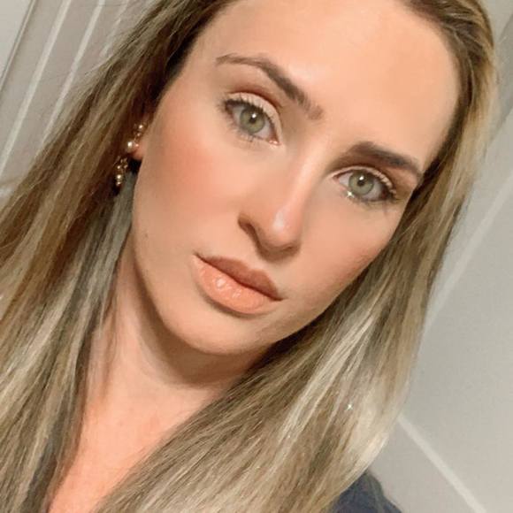 Profile Picture of Joseane Vigo (@joseanevigo) on Poshmark