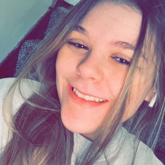 Profile Picture of Kellie Presogna (@kelliepres) on Poshmark