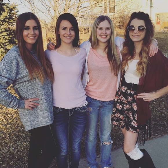 Profile Picture of Hannah Orecchio (@hannahorecchio) on Poshmark