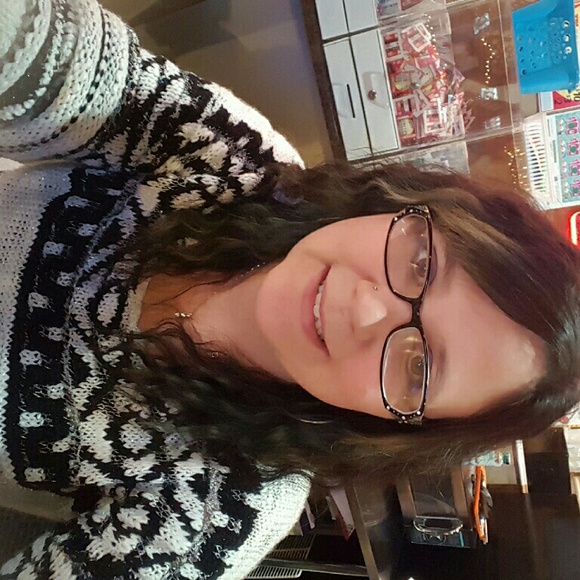 Profile Picture of Mandy Halstad (@mandyjenise) on Poshmark