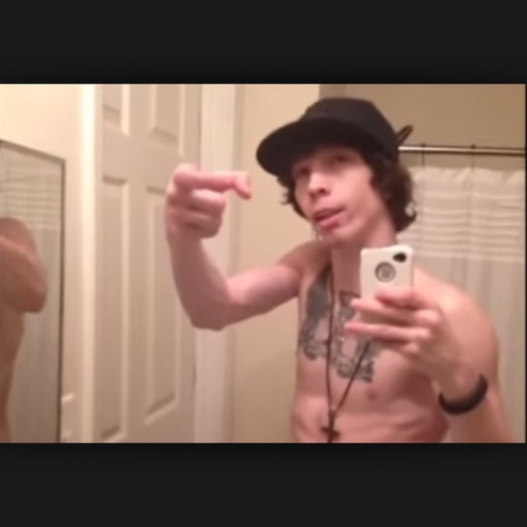 Profile Picture of Rolando Candelaria (@rolli92) on Poshmark