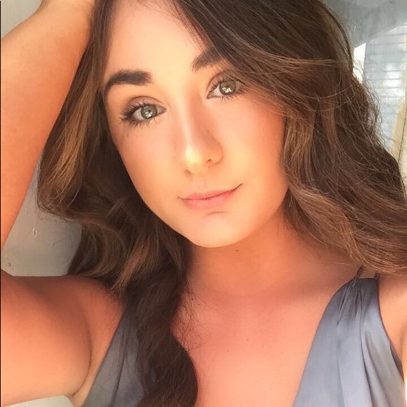 Profile Picture of Skylar Williams (@skylardwilliams) on Poshmark