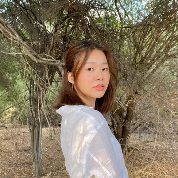 Profile Picture of Angeline Liu (@glitterstar113) on Poshmark