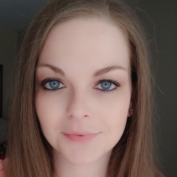 Profile Picture of Ellen Pennsy (@dmama10) on Poshmark