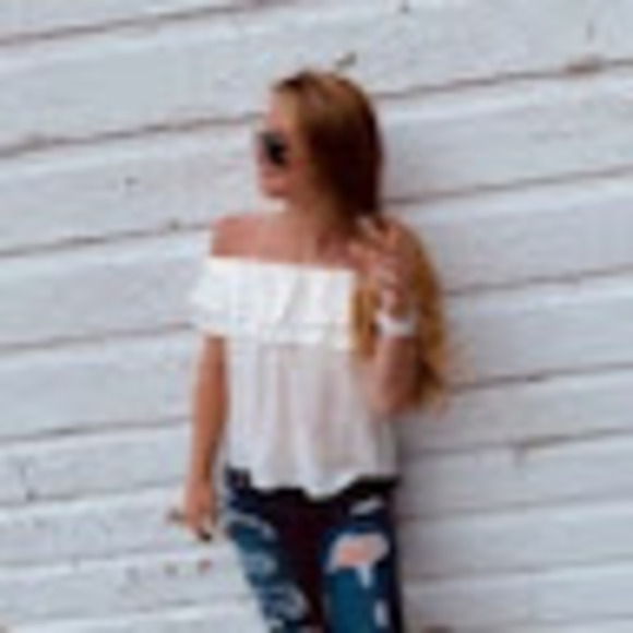 Profile Picture of Lindsay Biebel (@lindsay_biebel) on Poshmark