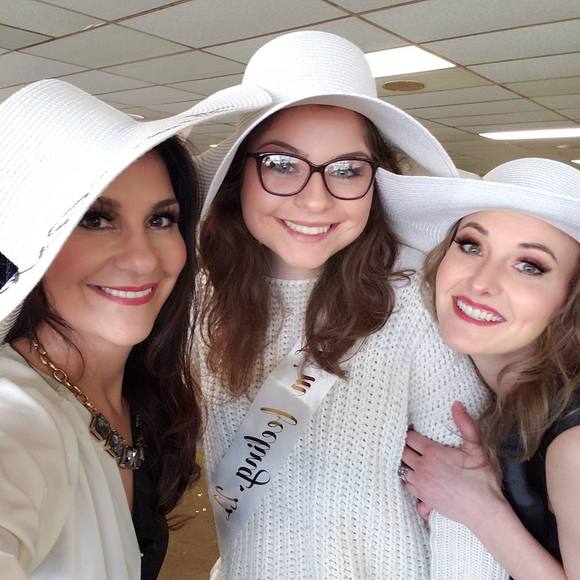 Profile Picture of Mackenzie Simon (@fbgcupcake) on Poshmark