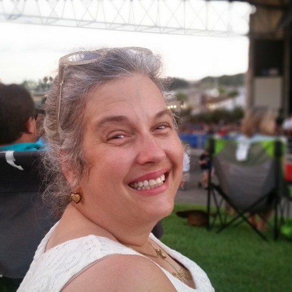 Profile Picture of Lea Davidson-bern (@parrothead613) on Poshmark