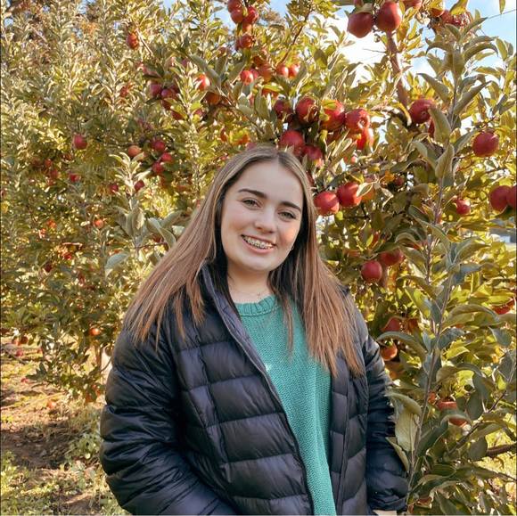 Profile Picture of Carlie Pranger (@carlie_pranger) on Poshmark