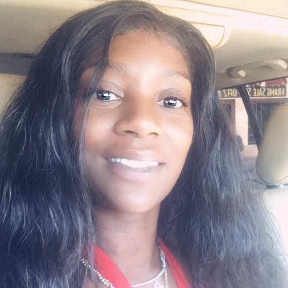Profile Picture of Amber Triplett (@atrip421) on Poshmark