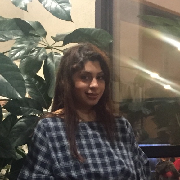 Profile Picture of Samia Ahmed (@samia84) on Poshmark