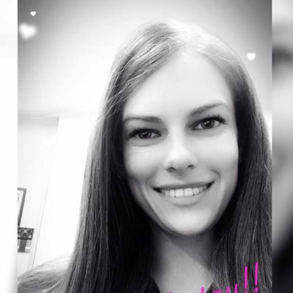 Profile Picture of Nicole Bechtel (@nicole_bechtel) on Poshmark