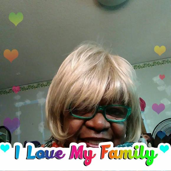 Profile Picture of Marie Gauff (@mariegauff) on Poshmark