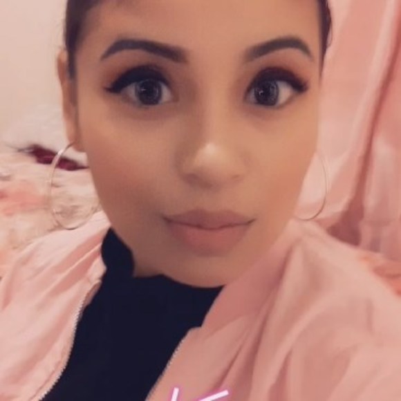 Profile Picture of Beatriz Gutierrez (@beatrizgutie235) on Poshmark