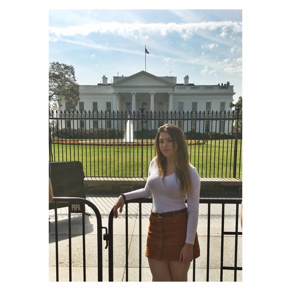 Profile Picture of Anna Coser (@annaccoser) on Poshmark