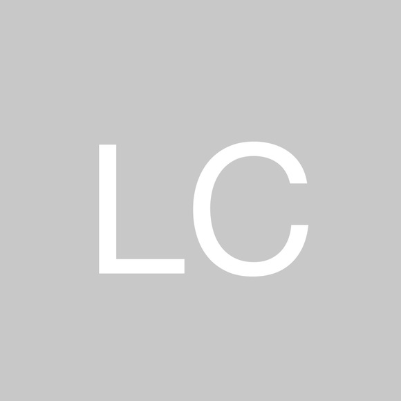 Profile Picture of Lynne Cochran (@lrwagoner) on Poshmark