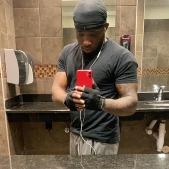 Profile Picture of Kendall Truitt (@kendalltruitt) on Poshmark