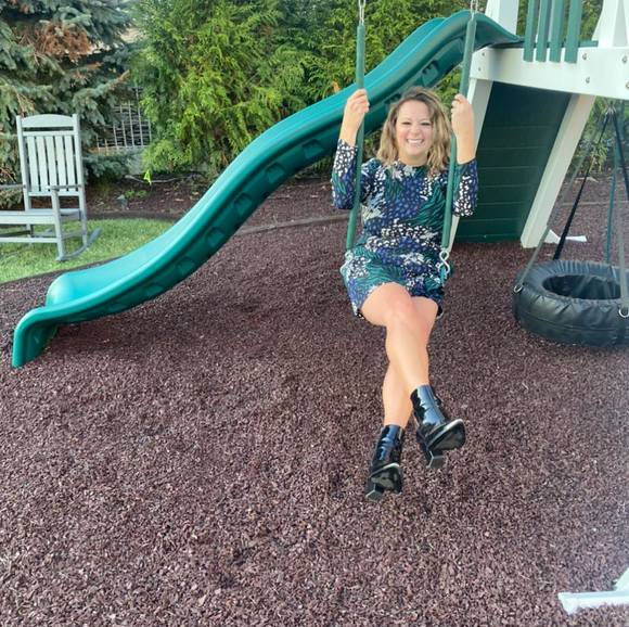 Profile Picture of Elizabeth Schmierer (@eday827) on Poshmark