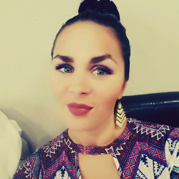 Profile Picture of Rachel Larralde (@rachelbiz) on Poshmark