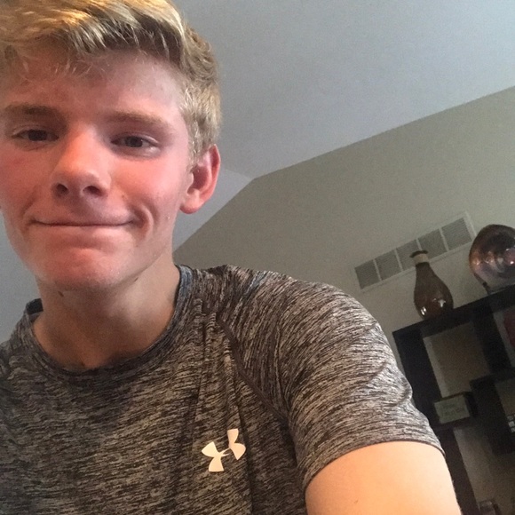 Profile Picture of Alex Head (@alexh2414) on Poshmark
