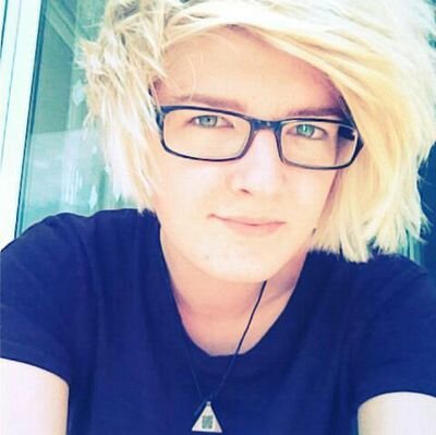 Profile Picture of Juli (@JuliaKarl95) on Twitter