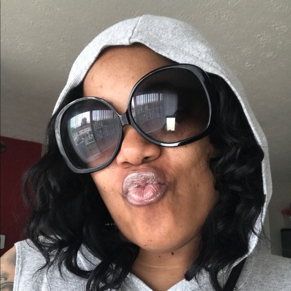 Profile Picture of Lynette Carlest (@lcarlest) on Poshmark