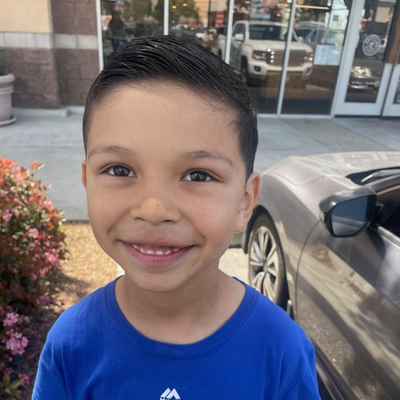 Profile Picture of Albert Garcia (@tw1n12) on Poshmark