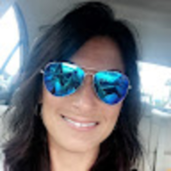 Profile Picture of Joanne Scuderi (@joannescuderi) on Poshmark