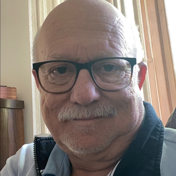 Profile Picture of Michael Helms (@gcxbfqohr) on Poshmark