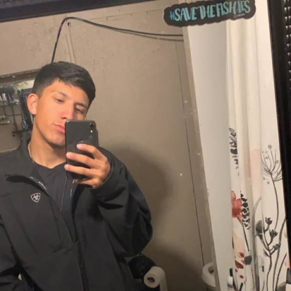 Profile Picture of Juan Olivares (@juanzz) on Poshmark