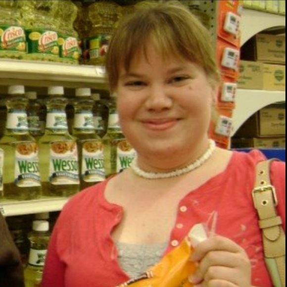 Profile Picture of Laura Mcshane (@lms0487) on Poshmark