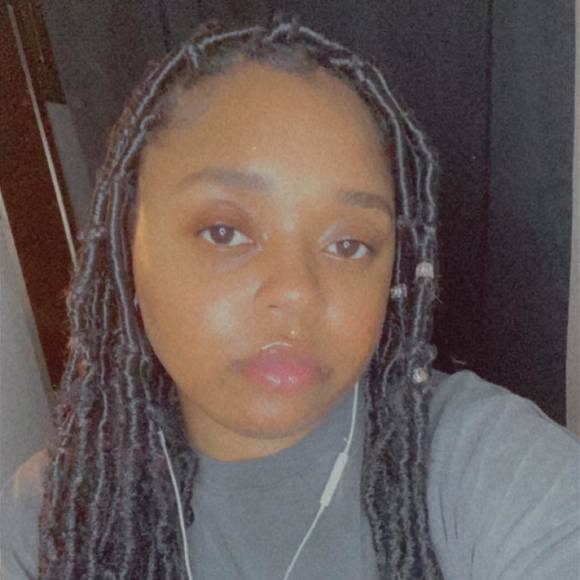 Profile Picture of Seonte Browner (@seonte) on Poshmark