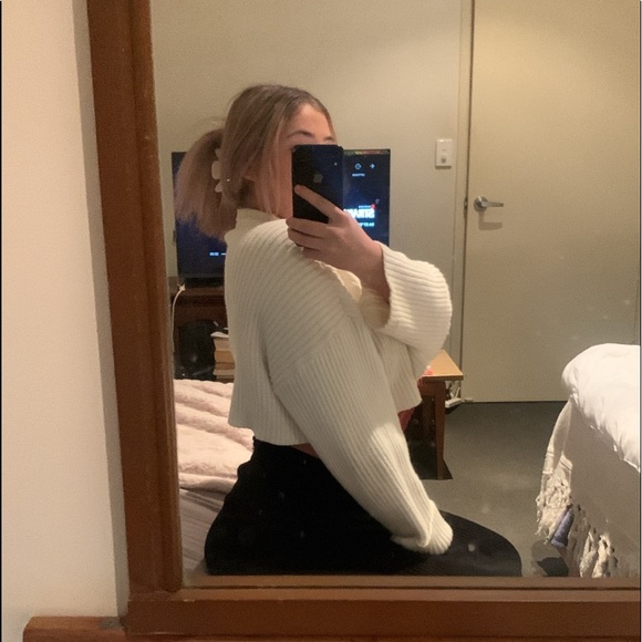 Profile Picture of Alexis Axtell (@lexiaxtell18) on Poshmark