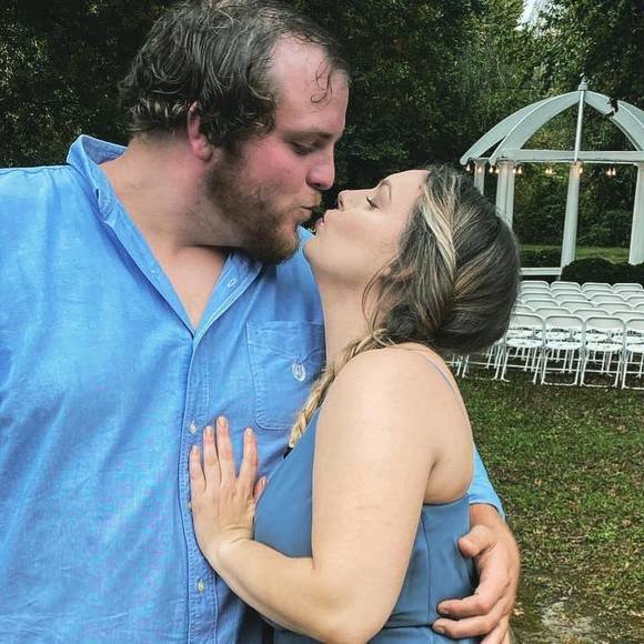 Profile Picture of Ashley Timian (@littletimian) on Poshmark