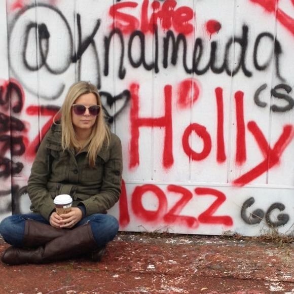 Profile Picture of Holly Akerberg (@haker4) on Poshmark