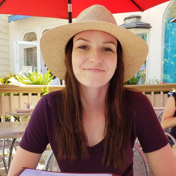 Maddy Conzett - Poshmark Profile Picture of Maddy Conzett (@atconzett) on Poshmark