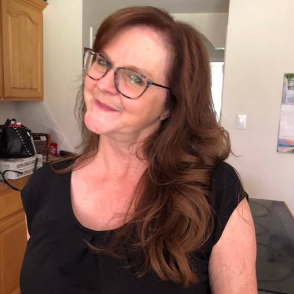 Profile Picture of Cindi Hodnett (@cindihodnett) on Poshmark