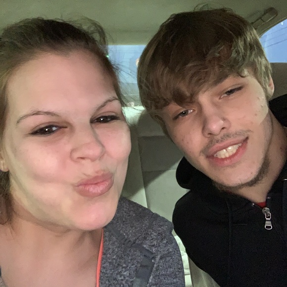 Profile Picture of Karissa Goodlet (@karissagoodlet) on Poshmark