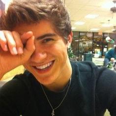 Profile Picture of Beau (@beau_holmes) on Twitter