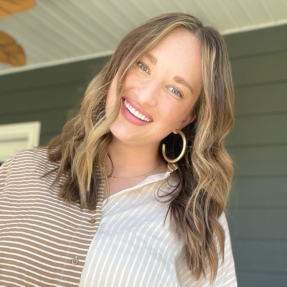 Profile Picture of Emily Brashier (@missemily001) on Poshmark