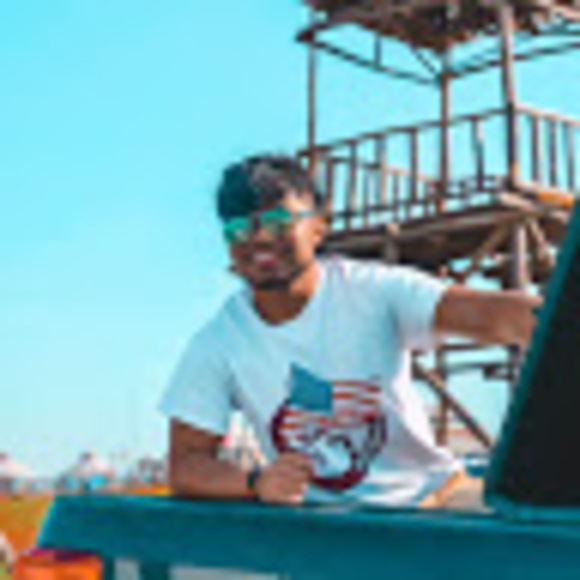 Profile Picture of Brian Chen (@brianchen218) on Poshmark